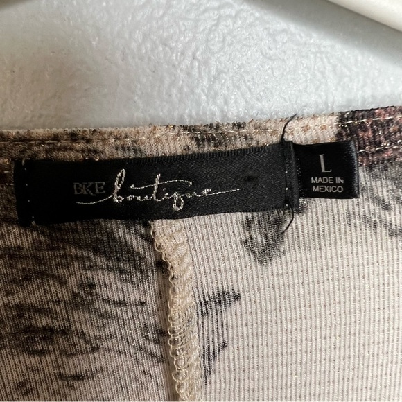 BKE metallic wrap floral kimono style Top short sleeve Sz L Boho Flowy Romantic - Picture 2 of 12